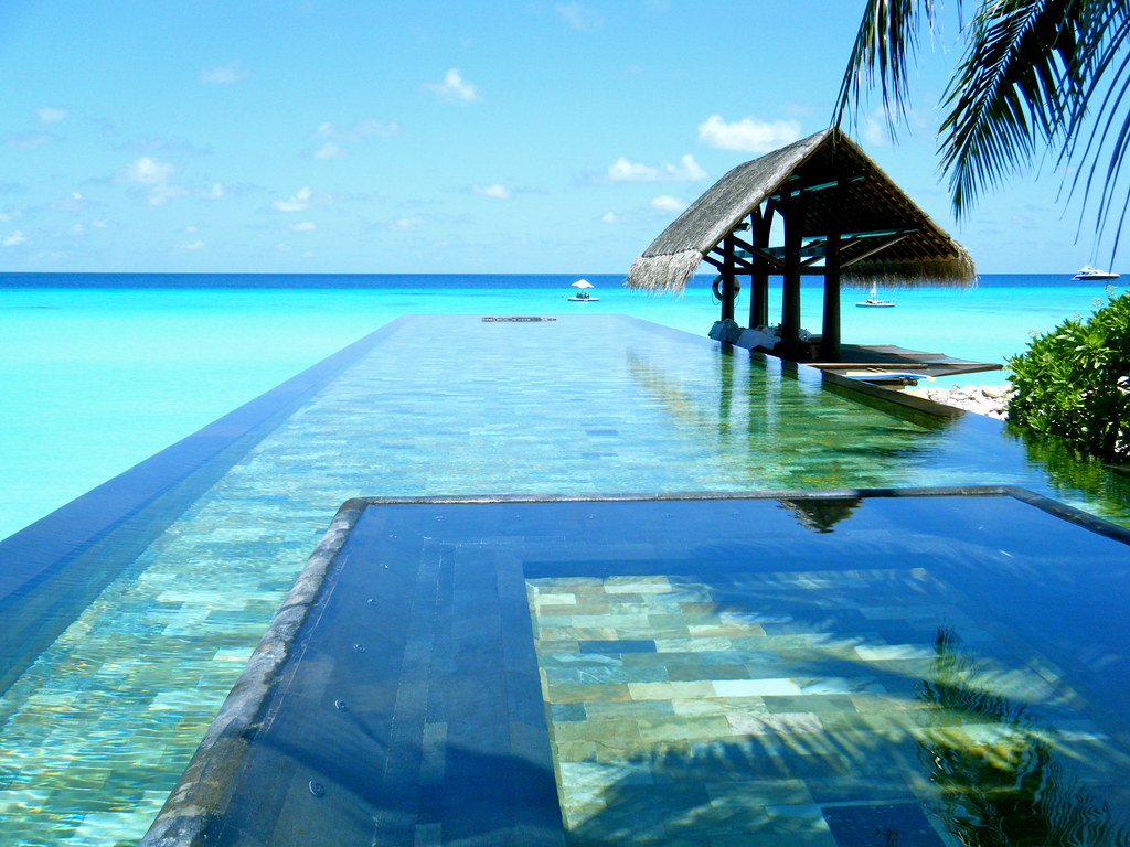 Pool & Poolside